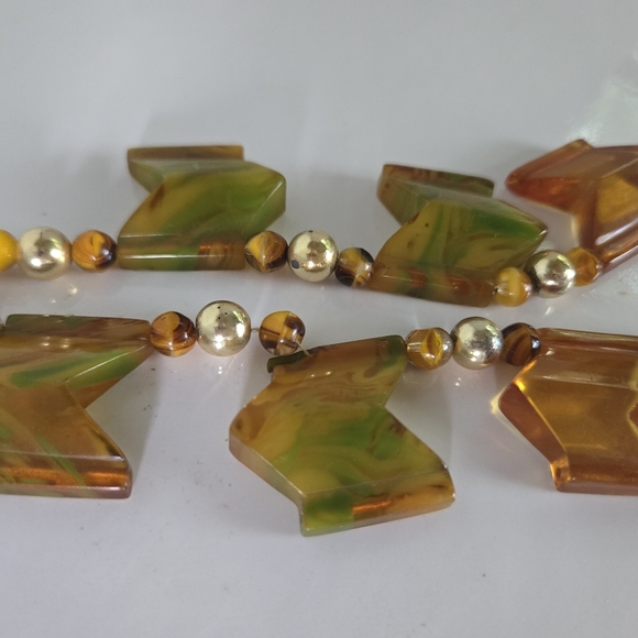 1930s Art Deco Amber Bakelite Trapezoids Necklace - Picture 4 of 10